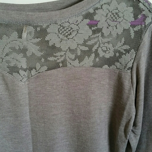 Lace top - Picture 2 of 3